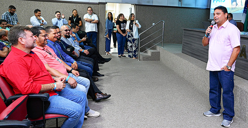 Servidores da Câmara Municipal de Manaus recebem homenagem pelo Dia dos